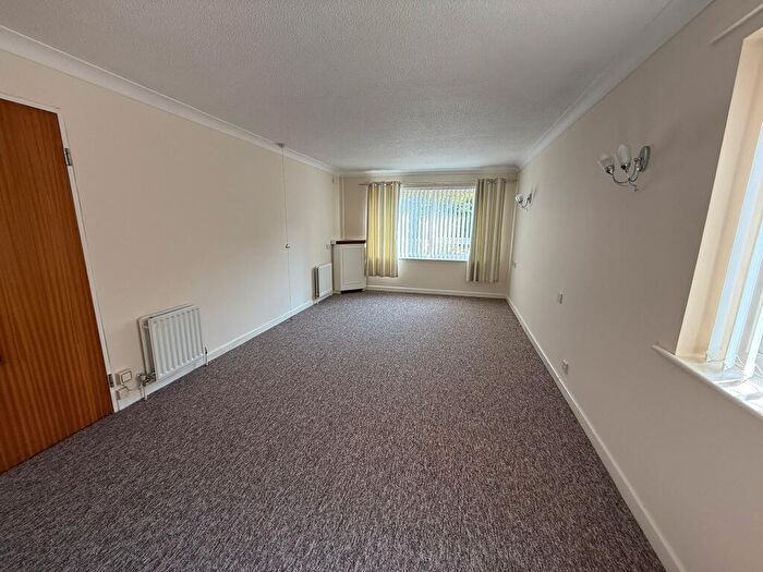 1 Bedroom Flat To Rent In Highcliffe, Christchurch, BH23