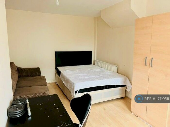 4 Bedroom Terraced House To Rent In Mill Street, Kingston Upon Thames, KT1