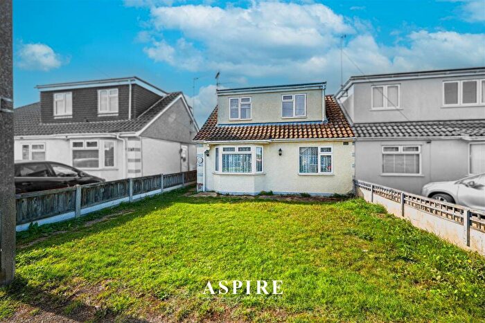 4 Bedroom Semi-Detached House For Sale In Waltham Road, Rayleigh, SS6