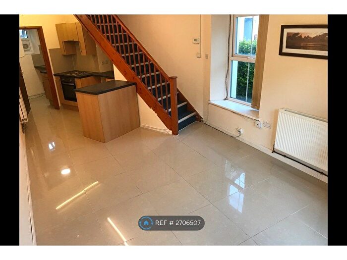 1 Bedroom Maisonette To Rent In St. John Street, Whitland, SA34