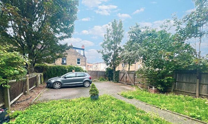 1 Bedroom Flat To Rent In Carisbrooke Road, Walthamstow, London, E17