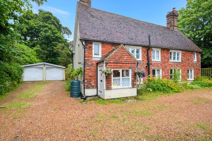 3 Bedroom Cottage For Sale In London Road, Hurst Green, TN19