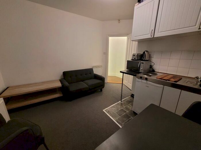 1 Bedroom Flat To Rent In Felixstowe Rd, Ipswich, IP3