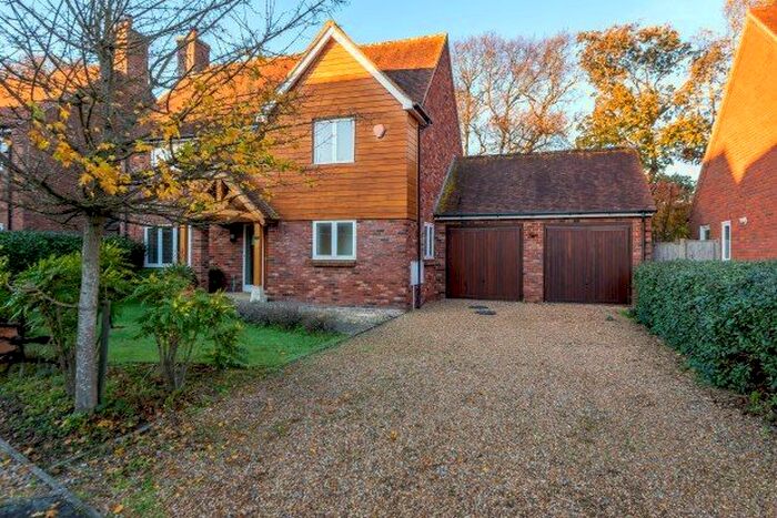 4 Bedroom Property To Rent In Belmont Drive, Lymington, SO41