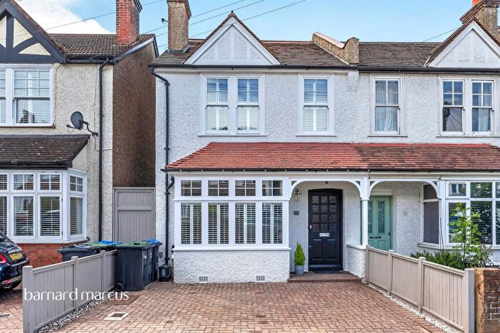 3 Bedroom Semi-Detached House For Sale In Edgar Road, South Croydon, CR2