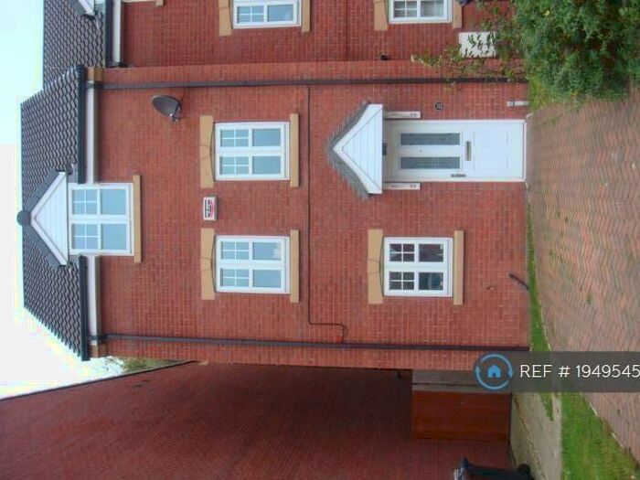 3 Bedroom Terraced House To Rent In Flanders Red, Hull, HU7