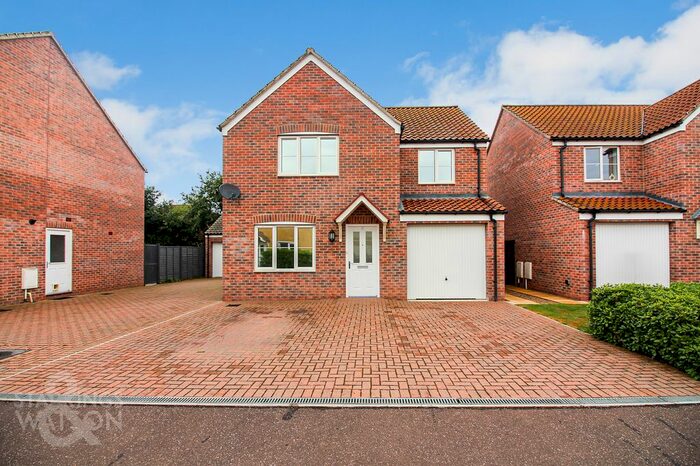 4 Bedroom Detached House For Sale In Memorial Way, Lingwood, Norwich, NR13