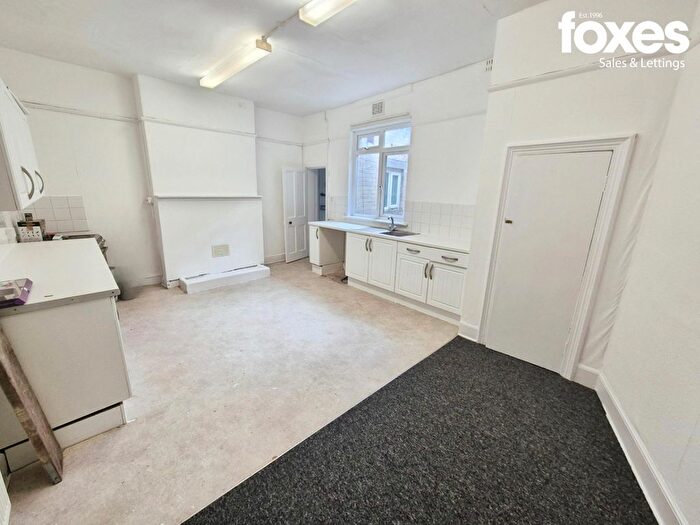 2 Bedroom Flat To Rent In Commercial Road, Bournemouth, Dorset, BH2