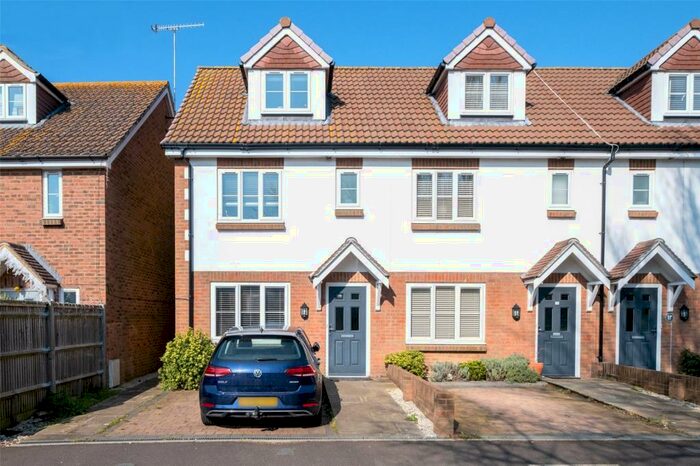 3 Bedroom End Of Terrace House To Rent In Mulberry Gardens, Goring-by-Sea, Worthing, West Sussex, BN12