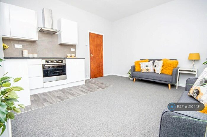 2 Bedroom Flat To Rent In Redearth Road, Darwen, BB3