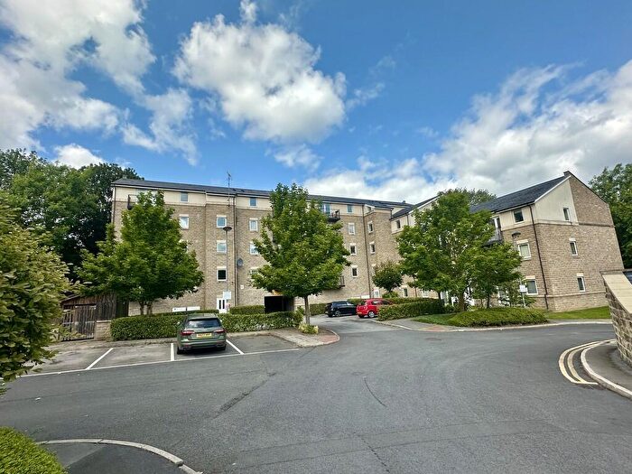 2 Bedroom Flat To Rent In Thackray Court, Horsforth, LS18