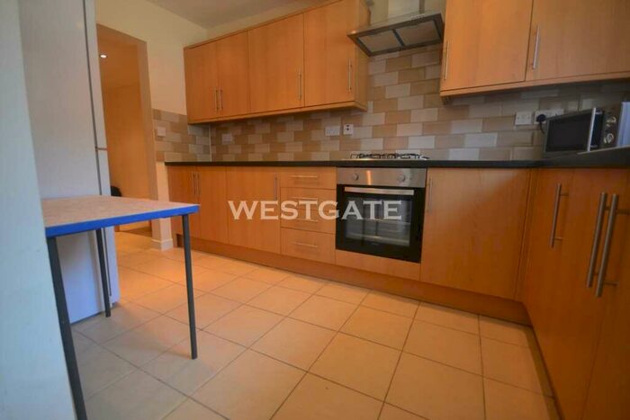 5 Bedroom Terraced House To Rent In Donnington Gardens, Reading, RG1