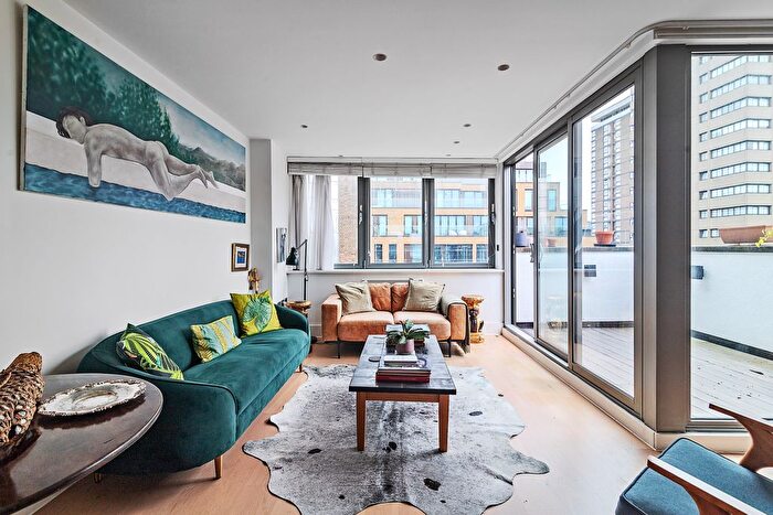 3 Bedroom Flat To Rent In Lexington Street, Soho, W1F