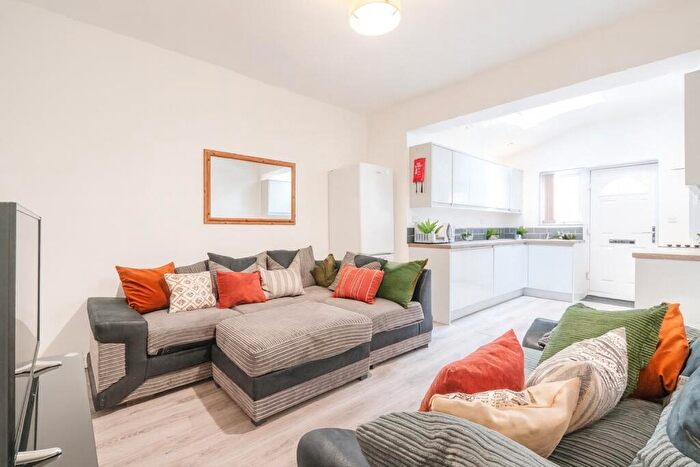 4 Bedroom House To Rent In Colver Road, Sheffield, S2