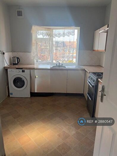 2 Bedroom Flat To Rent In High Road, Romford, RM6