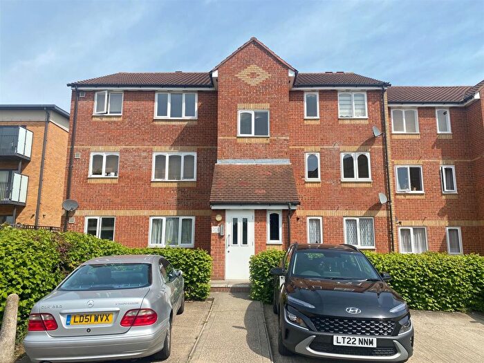 1 Bedroom Flat To Rent In Linwood Crescent, Enfield, EN1