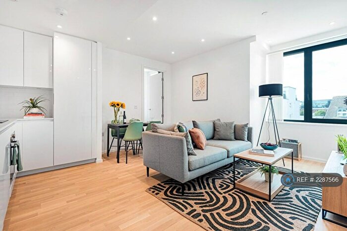 2 Bedroom Flat To Rent In Queens Road, Reading, RG1