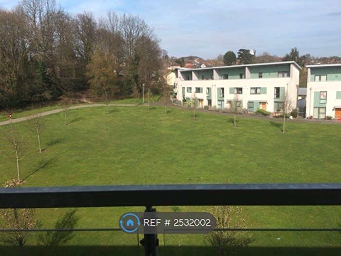 2 Bedroom Flat To Rent In Rollason Way, Brentwood, CM14