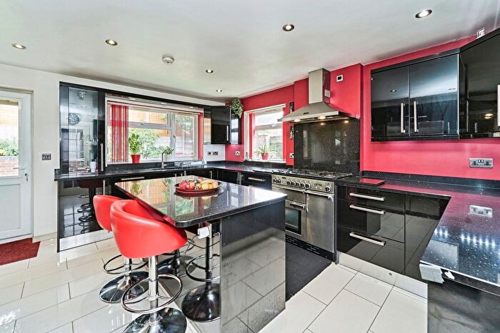 3 Bedroom Link Detached House For Sale In Martingale Close, Walsall, West Midlands, WS5