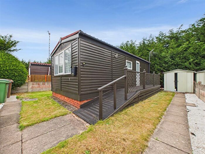 1 Bedroom Mobile/park Home For Sale In Love Lane, Rugeley, WS15