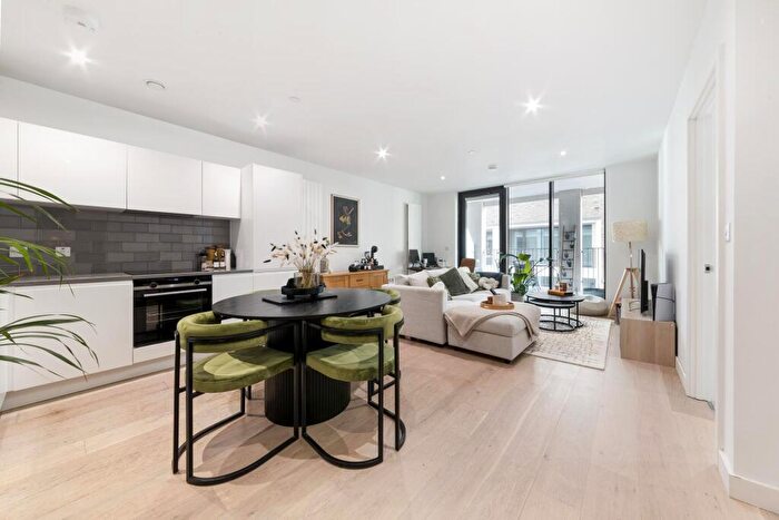 1 Bedroom Apartment For Sale In Pinnacle House, London, E16