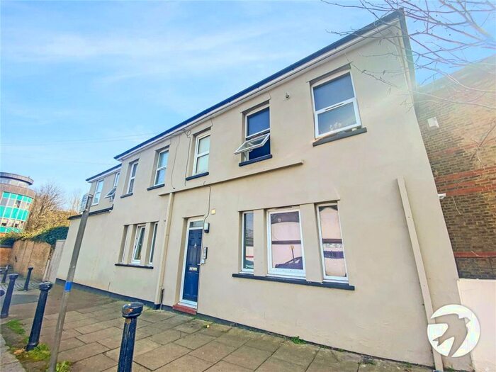 Studio To Rent In Dermody Road, Lewisham, London, SE13