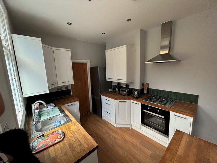 1 Bedroom Flat To Rent In Sketty Road, Enfield, EN1