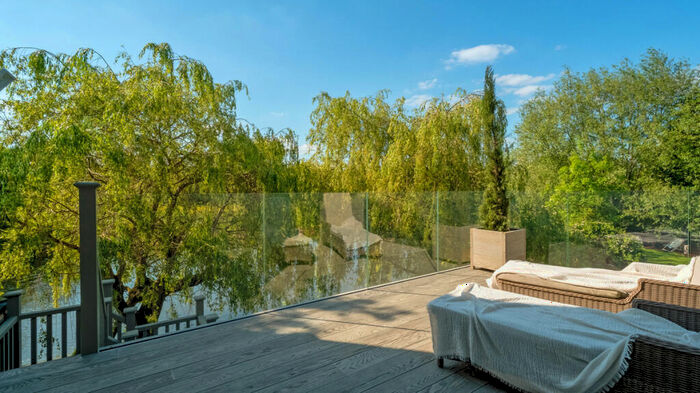 4 Bedroom Detached House For Sale In Riverside Off Tiddington Road, Stratford Upon Avon, Warwickshire., CV37