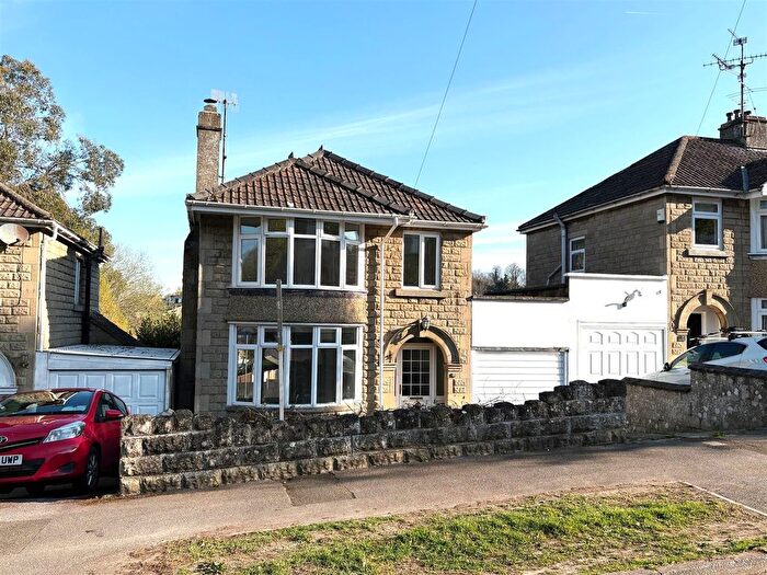 4 Bedroom Detached House To Rent In Bowood Road, Old Town, Swindon, SN1