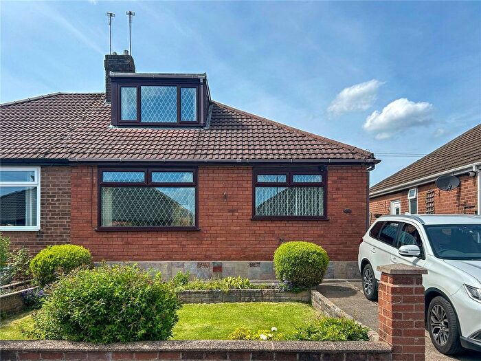 2 Bedroom Bungalow For Sale In Teasdale Close, Chadderton, Oldham, Greater Manchester, OL9