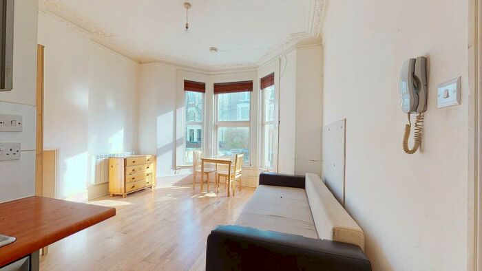 Studio To Rent In Burton Road, NW6