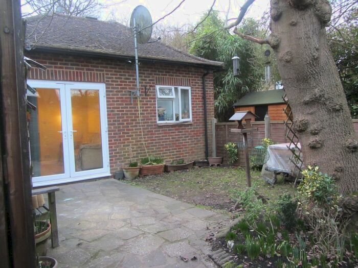 Studio To Rent In Byfleet Road, New Haw KT15