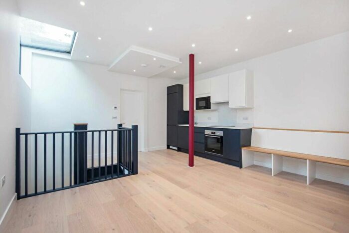 2 Bedroom House To Rent In Muswell Hill, London, N10