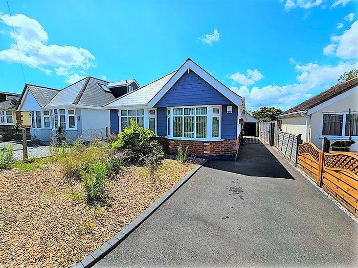2 Bedroom Detached Bungalow For Sale In Bright Road, Oakdale, Poole, BH15