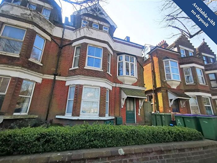 2 Bedroom Flat To Rent In Cheriton Road, Folkestone, CT19
