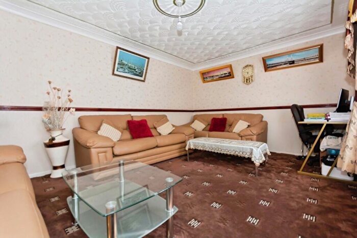 6 Bedroom Semi-Detached House For Sale In Palmerston Road, Birmingham, West Midlands, B11