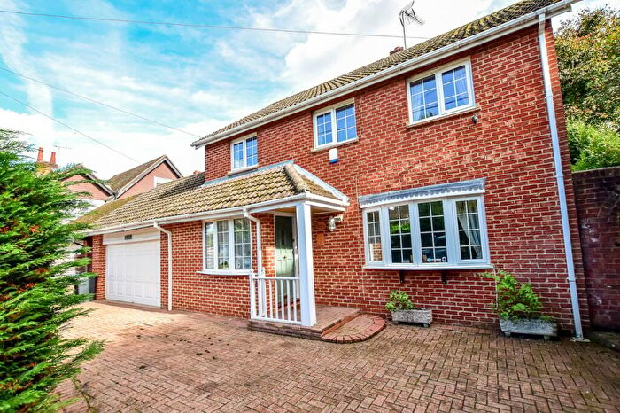 4 Bedroom Detached House For Sale In Green Lane, Farnham Common, SL2