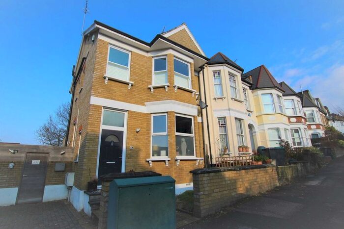 2 Bedroom Flat To Rent In Barnard Hill, London, N10