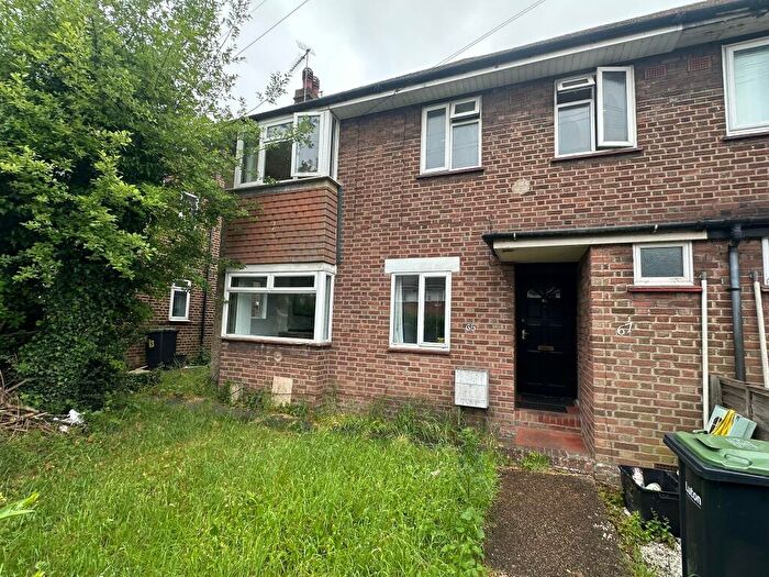 2 Bedroom Flat For Sale In Wilsden Avenue, Luton, LU1