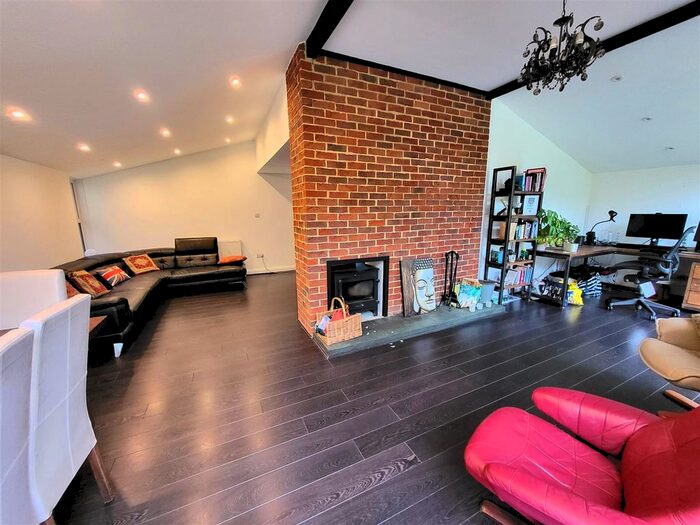 4 Bedroom Property To Rent In Brompton Farm Road, Strood, Rochester, ME2