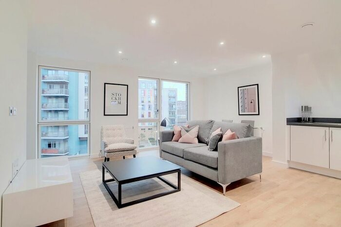 2 Bedroom Flat To Rent In Highland Street, London, E15