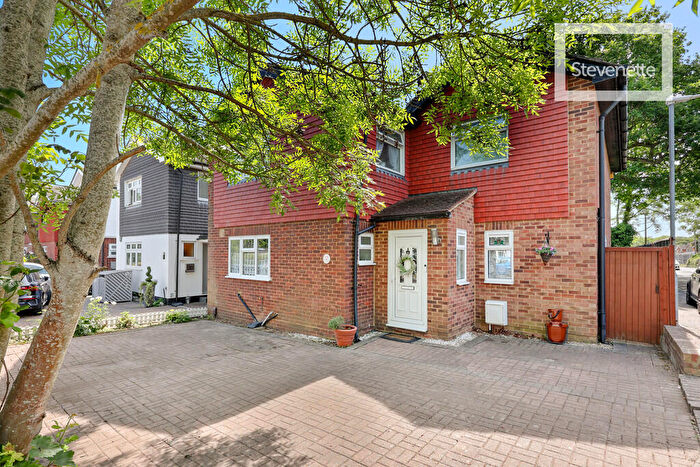 5 Bedroom Link Detached House For Sale In Lambourne Road, Chigwell Row, IG7