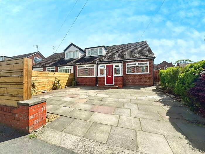 3 Bedroom Bungalow For Sale In Newearth Road, Worsley, Manchester, Greater Manchester, M28