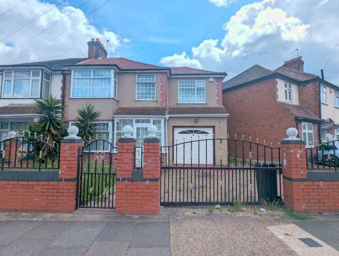 4 Bedroom Semi-Detached House To Rent In Cranbrook Road, Hounslow, TW4