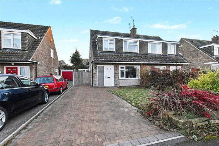 3 Bedroom Semi Detached House For Sale In Plantation Avenue, Leeds, LS17