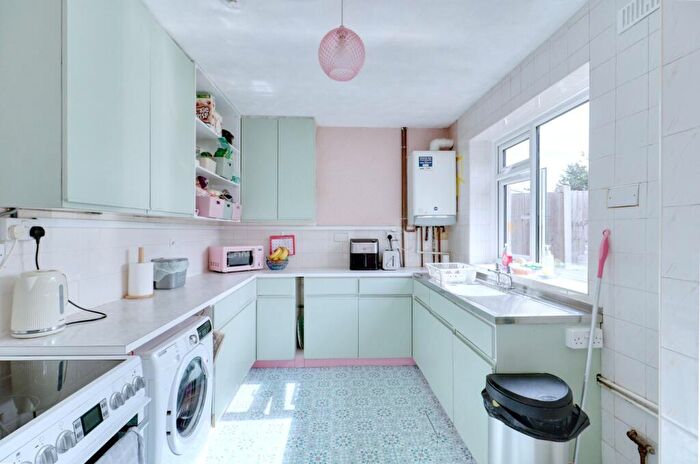 3 Bedroom Terraced House For Sale In Shannon Way, Aveley, RM15
