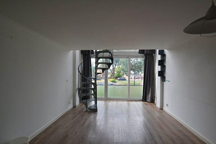 1 Bedroom Flat To Rent In Heston Road, Hounslow, TW5