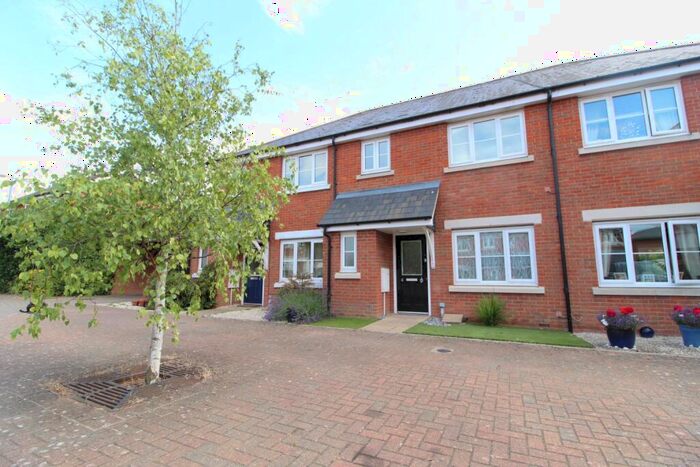 3 Bedroom Terraced House To Rent In Salisbury Close, Rayleigh, Essex, SS6