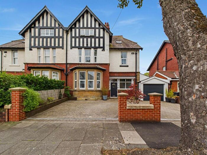 5 Bedroom Semi-Detached House For Sale In Holywell Avenue, Whitley Bay, NE26