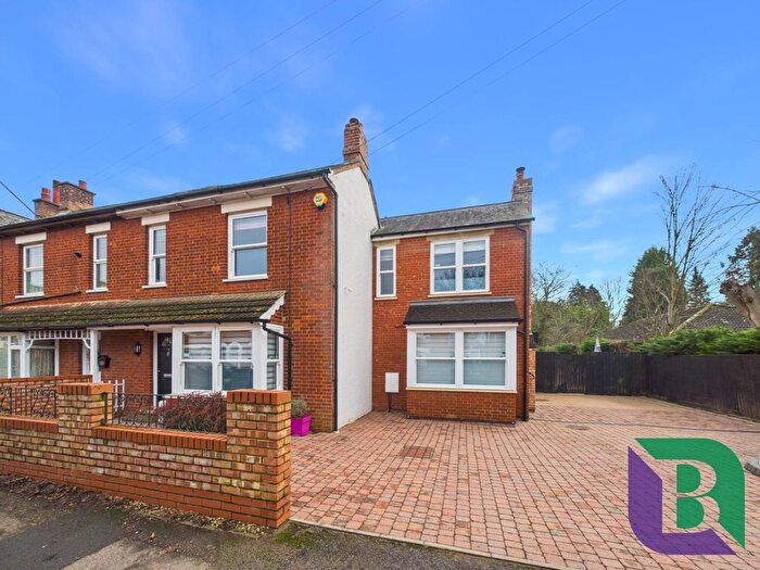 4 Bedroom Semi Detached House For Sale In Theydon Avenue, Woburn Sands, MK17